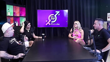 Quando duas gostosas safadas se encontram com seus cornos da essa resenha gostosa bruna carlos e monica lima conta tudo sobre como plantar dois pares de chifres em seus maridos completo no red