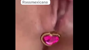 Rossmexicana Se Masturba Rico Con Su Plug En El Ano thumbnail