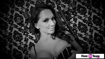 Zobacz Jak Przeznaczenie Dixon Zadowala Swoją Małą Ciasną Cipkę thumbnail