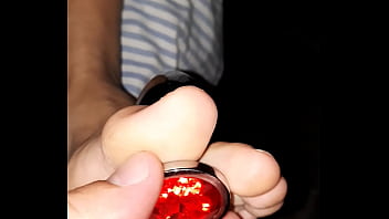 Brincando com plug anal