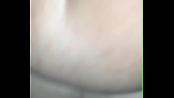 Safada branquinha sendo chupada de quatro bem gostoso