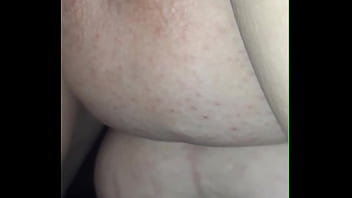 Safada branquinha sendo chupada de quatro bem gostoso