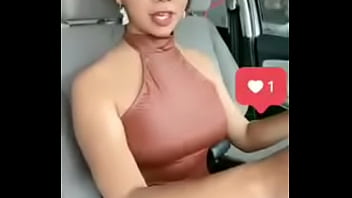 Alguien que me diga quien es ella