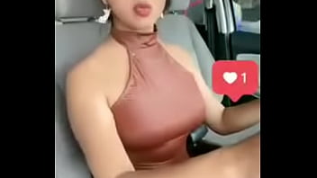 Alguien que me diga quien es ella