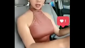 Alguien que me diga quien es ella