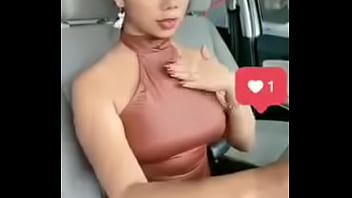 Alguien que me diga quien es ella