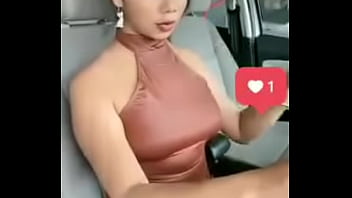 Alguien que me diga quien es ella