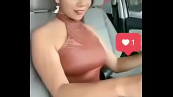 Alguien que me diga quien es ella