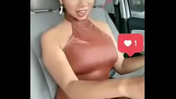 Alguien que me diga quien es ella