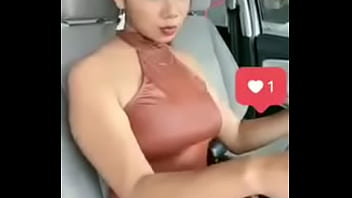 Alguien que me diga quien es ella