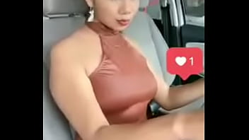 Alguien que me diga quien es ella