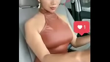 Alguien que me diga quien es ella