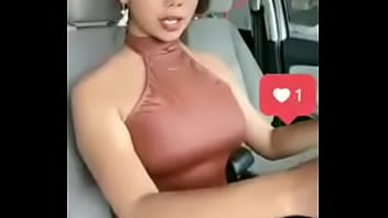 Alguien que me diga quien es ella