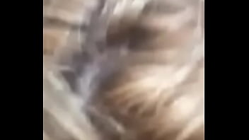 Gostosa sendo comida