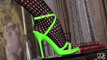 Stunning green pumps and puntang