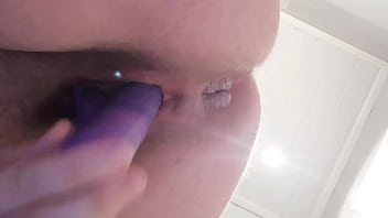 Dildo in nasser pussy