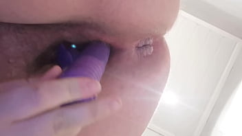 Dildo in nasser pussy