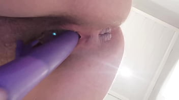 Dildo in nasser pussy