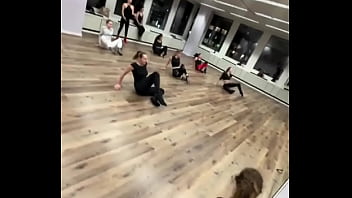 Who else loves to dance comment me if you do and comment withnop if you dont like to dance