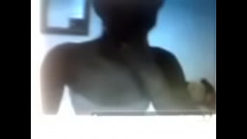 Mostrando peitinho na can