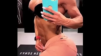 Huge booty celebrity works out