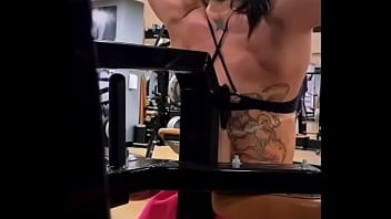 Huge booty celebrity works out