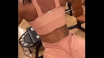 Huge booty celebrity works out