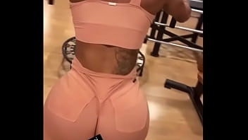 Huge booty celebrity works out