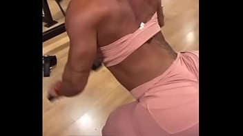Huge booty celebrity works out