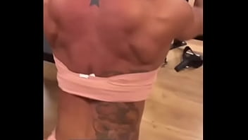 Huge booty celebrity works out