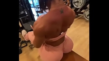 Huge booty celebrity works out