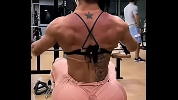 Huge booty celebrity works out
