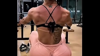 Huge booty celebrity works out