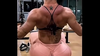 Huge booty celebrity works out