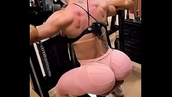 Huge booty celebrity works out