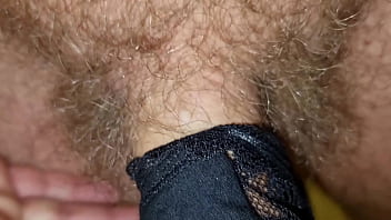 A casa della matrigna è sempre una sborrata mi sego nel salone rischiando di essere scoperto mostro il grosso cazzo e la mia sborra mentre vengo spiato di nascosto