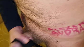 A casa della matrigna è sempre una sborrata mi sego nel salone rischiando di essere scoperto mostro il grosso cazzo e la mia sborra mentre vengo spiato di nascosto