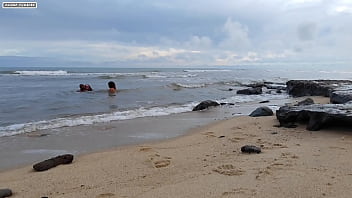 Trepando com duas e bontando prar mamar meu gozo