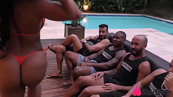 Cavalona ana julia fez orgia no pelo com anal e dp