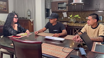 Latina tetona cabalga la enorme polla bbc de el mejor amigo de su hijastro coge mi estrecho coño a escondidas