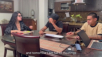 Latina tetona cabalga la enorme polla bbc de el mejor amigo de su hijastro coge mi estrecho coño a escondidas