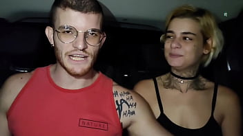 Casal transa no uber e o motorista filma tudo e joga na internet
