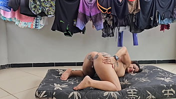 Enpregada veio fazer faxina e pra complementa a renda fez sexo comigo