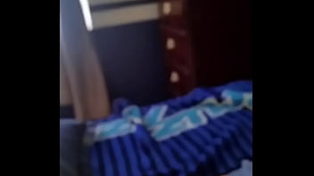 En casa dando le polla