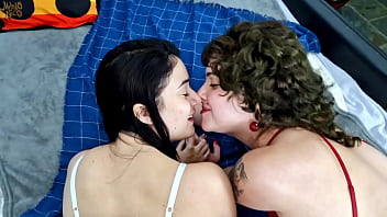 Foursome eu e meu amigo dividimos nossas esposas e gozamos na cara das duas