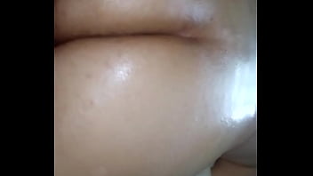 Con aceite su clitoris