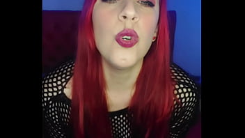 Ama pelirroja atendiendo a su sumiso culo roto joi argentina