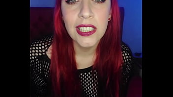 Ama pelirroja atendiendo a su sumiso culo roto joi argentina