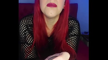 Ama pelirroja atendiendo a su sumiso culo roto joi argentina