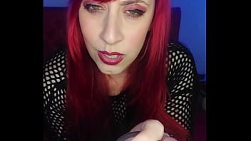 Ama pelirroja atendiendo a su sumiso culo roto joi argentina